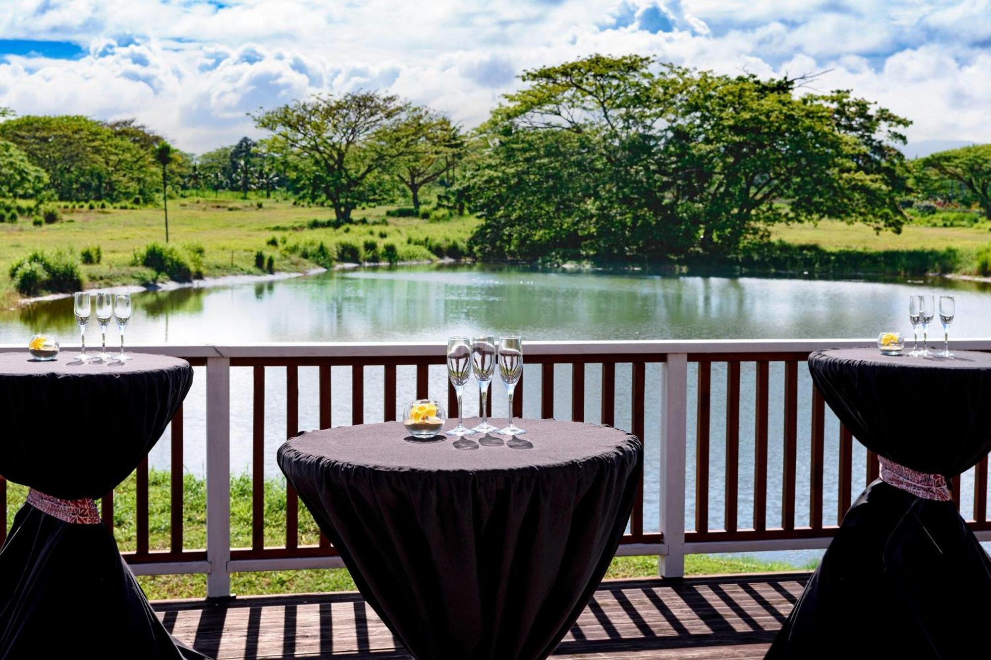 Sheraton Samoa Beach Resort Mulifanua Kültér fotó